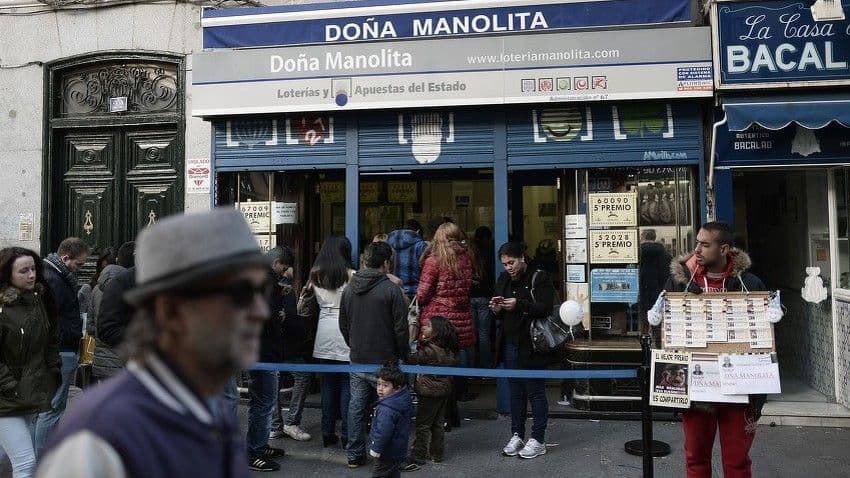 Euforija pred novogodišnji loto u Španiji, nagradni fond 2,24 milijarde eura Euforija pred novogodišnji loto u Španiji, nagradni fond 2,24 milijarde eura