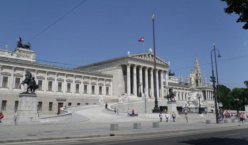 MMF: Talas izbjeglica podiže austrijski BDP MMF: Talas izbjeglica podiže austrijski BDP