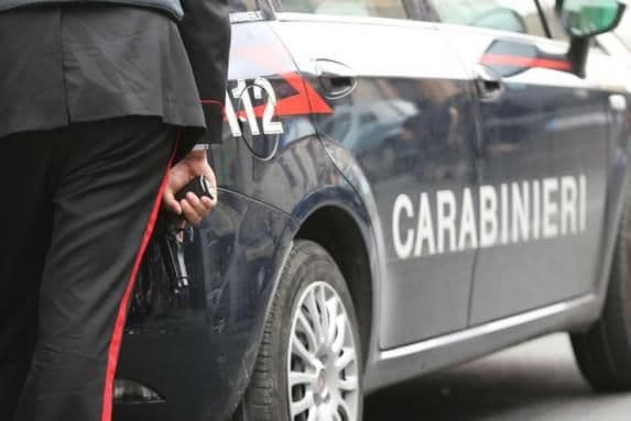 Čovjek se zapalio ispred Berluskonijeve vile Čovjek se zapalio ispred Berluskonijeve vile