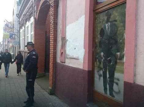 POLICIJA U ČUDU: Aleksandar Vučić razlupao prostorije SNS POLICIJA U ČUDU: Aleksandar Vučić razlupao prostorije SNS