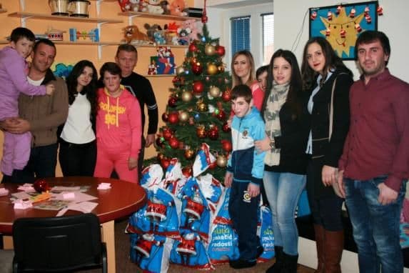 OSD Plava uručila novogodišnje poklone djeci u dnevnom centru Lipa OSD Plava uručila novogodišnje poklone djeci u dnevnom centru Lipa