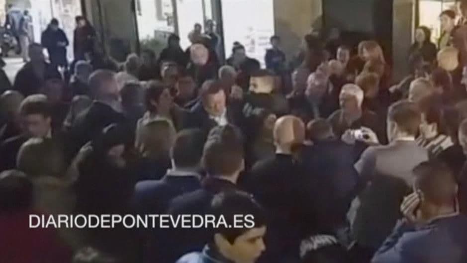 Španski premijer dobio udarac u lice tokom predizborne kampanje Španski premijer dobio udarac u lice tokom predizborne kampanje