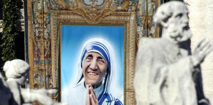 Papa Franjo će u septembru proglasiti Majku Terezu svetom Papa Franjo će u septembru proglasiti Majku Terezu svetom