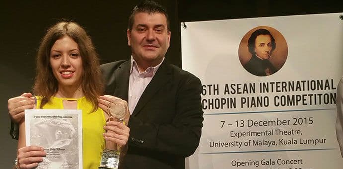 Crnogorska pijanistkinja Vladana Perović laureat 6. Šopenovog konkursa u Kuala Lumpuru Crnogorska pijanistkinja Vladana Perović laureat 6. Šopenovog konkursa u Kuala Lumpuru