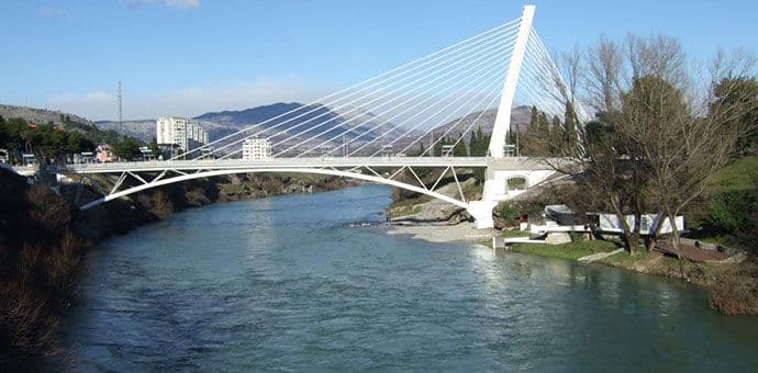 Učestvjujte u rafting spustu Zetom i Moračom Učestvjujte u rafting spustu Zetom i Moračom