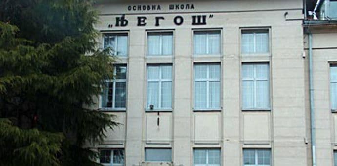 Škole na Cetinju zabranile uručivanje poklona nastavnicama za 8.mart Škole na Cetinju zabranile uručivanje poklona nastavnicama za 8.mart