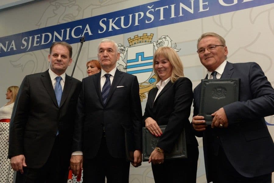 Radonjić poklonio novac od nagrade porodici Vidić   Radonjić poklonio novac od nagrade porodici Vidić