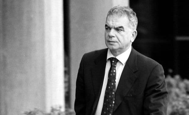 Preminuo bivši advokat Slobodana Miloševića Preminuo bivši advokat Slobodana Miloševića