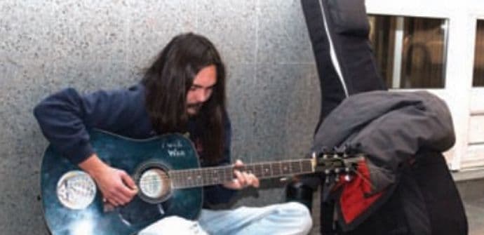 Ulični svirač iz Amerike zabavlja Podgoričane Ulični svirač iz Amerike zabavlja Podgoričane