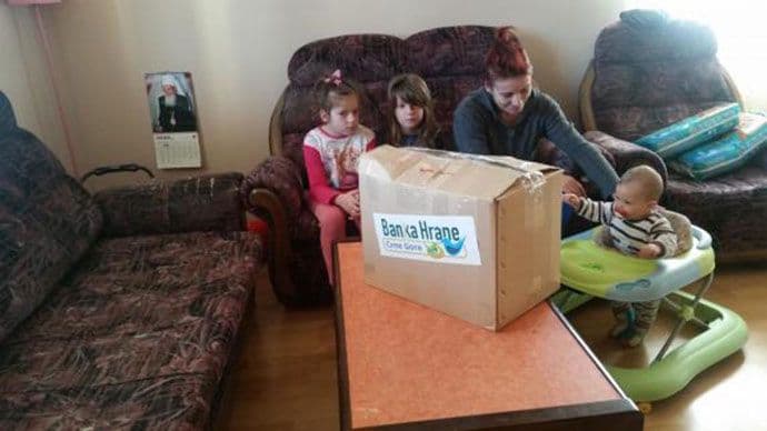 Pomozimo porodici Bogavac koja živi od 63 eura socijalne pomoći Pomozimo porodici Bogavac koja živi od 63 eura socijalne pomoći