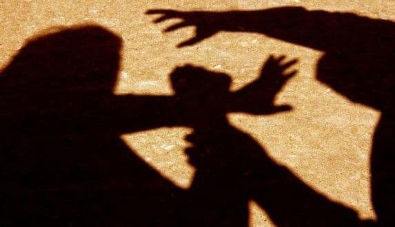 PODGORICA: U Maslinama se pucalo među rođacima, majka dobila batine!  PODGORICA: U Maslinama se pucalo među rođacima, majka dobila batine!