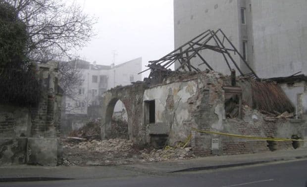 Srušena jedna od najstarijih kuća u Novom Sadu - "Kamberova kuća" Srušena jedna od najstarijih kuća u Novom Sadu - "Kamberova kuća"
