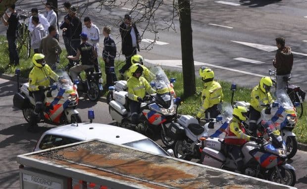 Holandija: Zaplijenjena tona kokaina, četvorica uhapšena Holandija: Zaplijenjena tona kokaina, četvorica uhapšena