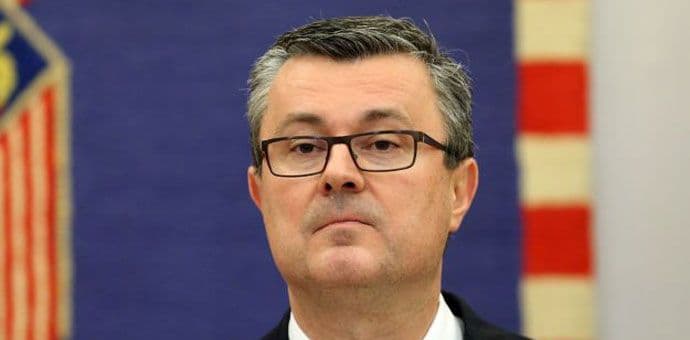 Novi premijer ne zna hrvatski: "Tu smo da služimo hrvatskim građevinama" (VIDEO) Novi premijer ne zna hrvatski: "Tu smo da služimo hrvatskim građevinama" (VIDEO)