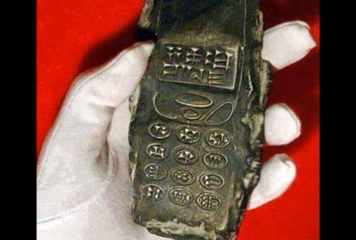 ŠOKANTNO OTKRIĆE: Austrijski arheolozi iskopali mobilni telefon iz 13. vijeka? ŠOKANTNO OTKRIĆE: Austrijski arheolozi iskopali mobilni telefon iz 13. vijeka?