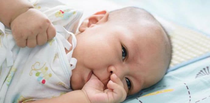 Zašto beba sisa palac? Zašto beba sisa palac?