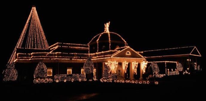 Amerikanci za Božić potroše više struje nego neke države godišnje Amerikanci za Božić potroše više struje nego neke države godišnje