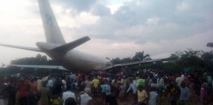 Avion promašio pistu, usmrtio sedmoro Avion promašio pistu, usmrtio sedmoro