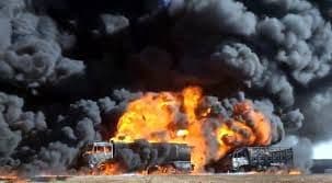 Objavljen video ruskog bombardovanja konvoja cisterni kod turske granice Objavljen video ruskog bombardovanja konvoja cisterni kod turske granice