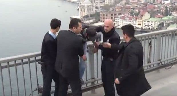 VIDEO: Erdogan odgovorio muškarca od samoubistva VIDEO: Erdogan odgovorio muškarca od samoubistva