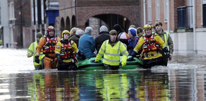 Sjever Engleske pod vodom, masovna evakuacija  Sjever Engleske pod vodom, masovna evakuacija