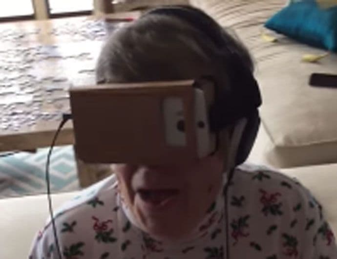 (VIDEO) Oduševljenje bakice kad prvi put proba uređaj za virtuelnu stvarnost (VIDEO) Oduševljenje bakice kad prvi put proba uređaj za virtuelnu stvarnost