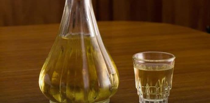 Bugari na "svinjskoj svadbi" pili rakiju sa metil-alkoholom, četiri osobe preminule Bugari na "svinjskoj svadbi" pili rakiju sa metil-alkoholom, četiri osobe preminule