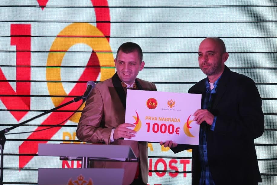 Roman Đuranović pobjednik konkursa za izradu logotipa proslave decenije nezavisnosti CG Roman Đuranović pobjednik konkursa za izradu logotipa proslave decenije nezavisnosti CG