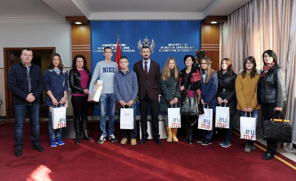 Uručene nagrade pobjednicima kviza "Igraj online - Crna Gora i EU" Uručene nagrade pobjednicima kviza "Igraj online - Crna Gora i EU"