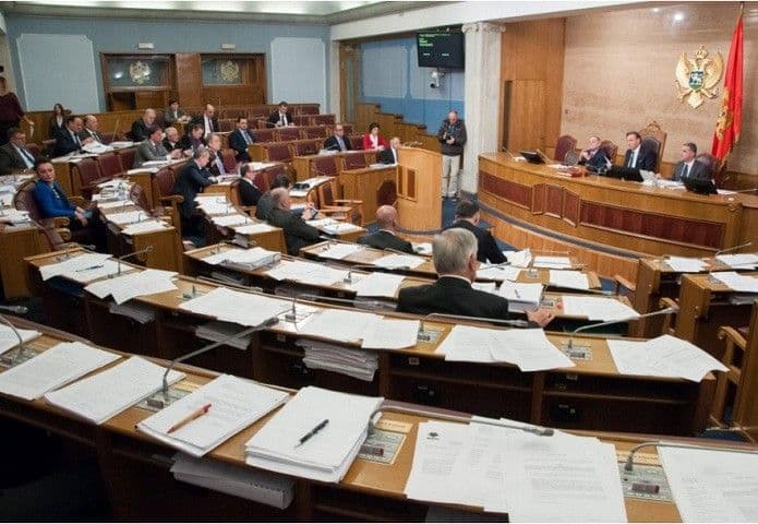 SKUPŠTINA ODBILA: Nema povećanja akciza na gorivo SKUPŠTINA ODBILA: Nema povećanja akciza na gorivo