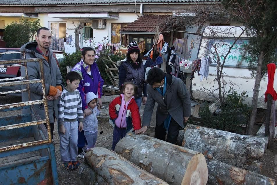 Obezbijeđeno 100 metara drva za socijalno ugrožene porodice Obezbijeđeno 100 metara drva za socijalno ugrožene porodice