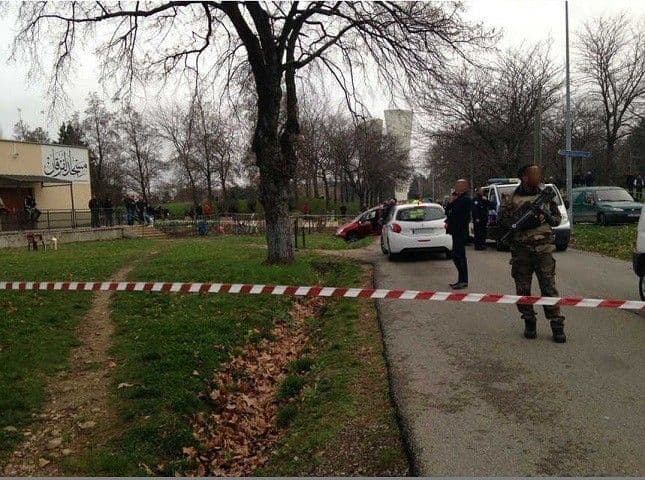 FRANCUSKA: U pucnjavi ispred džamije 5 ranjenih FRANCUSKA: U pucnjavi ispred džamije 5 ranjenih