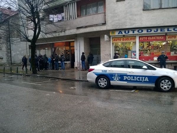 Opšta tuča "Grobara" i "Vojvoda", privedeno tridesetak navijača Opšta tuča "Grobara" i "Vojvoda", privedeno tridesetak navijača