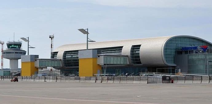 Britanski avion prinudno sletio u Dubrovnik zbog pijanih putnika Britanski avion prinudno sletio u Dubrovnik zbog pijanih putnika