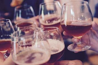 Osobe u romantičnim vezama manje konzumiraju alkohol Osobe u romantičnim vezama manje konzumiraju alkohol