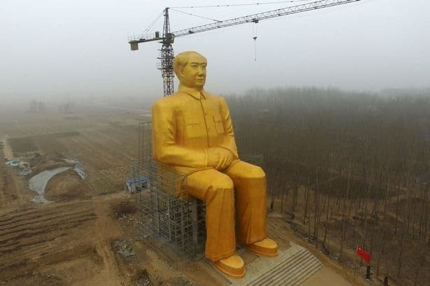 Kina: Podignut gigantski spomenik Mao Cedungu u zlatnoj boji Kina: Podignut gigantski spomenik Mao Cedungu u zlatnoj boji