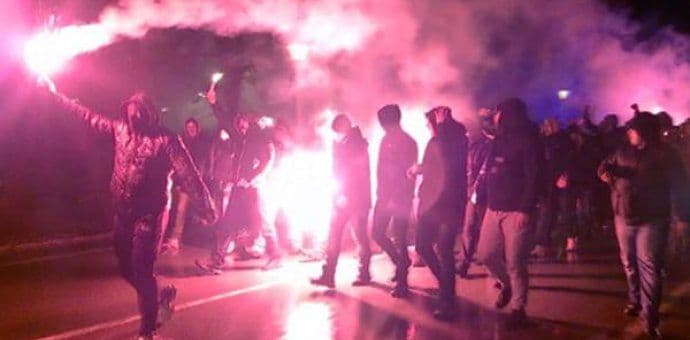 Sukob navijača u Nikšiću: Uhapšeno šest osoba, povrijeđena dva policajca Sukob navijača u Nikšiću: Uhapšeno šest osoba, povrijeđena dva policajca