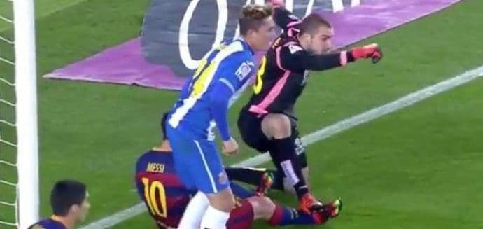 VIDEO: Golman Espanjola namjerno nagazio Mesija VIDEO: Golman Espanjola namjerno nagazio Mesija