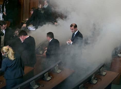 Opozicija u Prištini najavljuje haos, traži poništavanje sporazuma Opozicija u Prištini najavljuje haos, traži poništavanje sporazuma