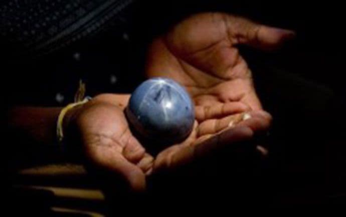 Na prodaju plavi safir vrijedan 300 miliona dolara Na prodaju plavi safir vrijedan 300 miliona dolara