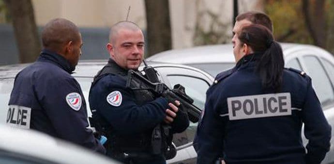 Napadač na parisku policijsku stanicu živio u Njemačkoj Napadač na parisku policijsku stanicu živio u Njemačkoj