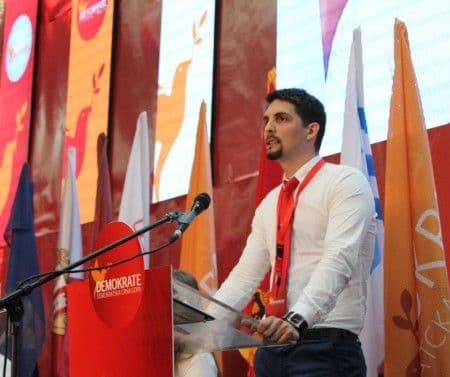 DEMOKRATE: Da li će Pozitivna glasati za Vladu? DEMOKRATE: Da li će Pozitivna glasati za Vladu?