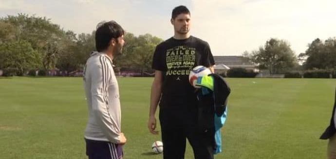 Kaka: Glasajte da moj prijatelj Nikola zaigra na Ol staru! Kaka: Glasajte da moj prijatelj Nikola zaigra na Ol staru!