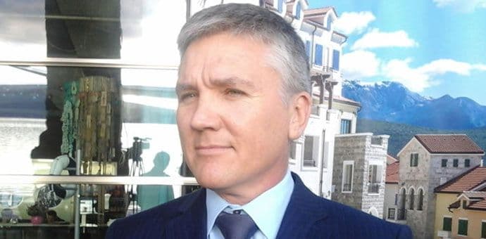 Gibson: Održati stabilnost u ključnim politikama Gibson: Održati stabilnost u ključnim politikama