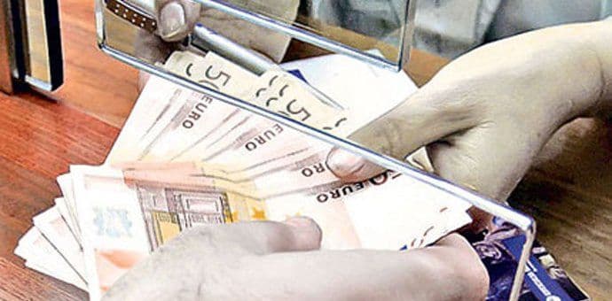 Banke otpuštaju „stare“ radnike da bi zaposlile besplatnu radnu snagu Banke otpuštaju „stare“ radnike da bi zaposlile besplatnu radnu snagu