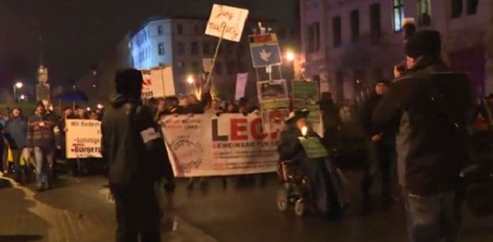 Protest desničara u Lajpcigu: Razbijali prodavnice, restorane Protest desničara u Lajpcigu: Razbijali prodavnice, restorane