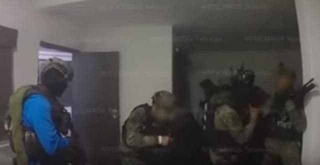 Pet žrtava: Objavljen snimak akcije hapšenja El Čapa (VIDEO) Pet žrtava: Objavljen snimak akcije hapšenja El Čapa (VIDEO)