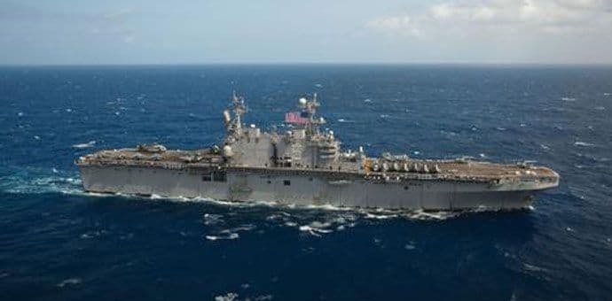 Dva američka broda sa deset mornara zarobljena u vodama Irana Dva američka broda sa deset mornara zarobljena u vodama Irana