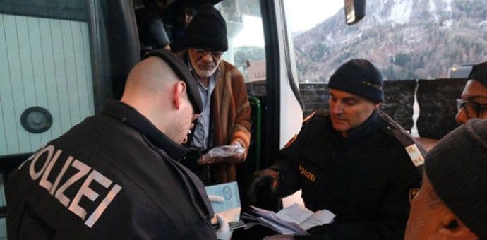 Austrija vratila 3.000 migranata jer su lagali o porijeklu Austrija vratila 3.000 migranata jer su lagali o porijeklu