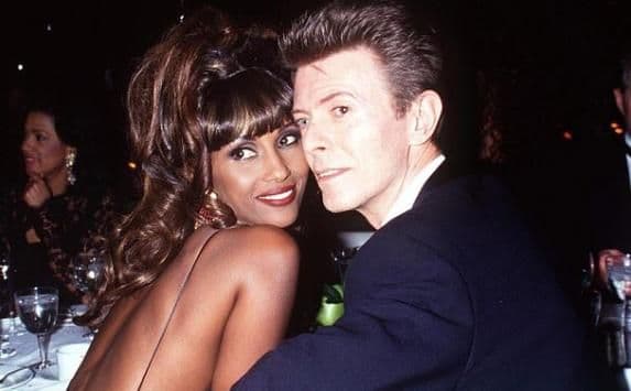 Bez porodice i prijatelja: Tajno kremirano tijelo Dejvida Bouvija Bez porodice i prijatelja: Tajno kremirano tijelo Dejvida Bouvija